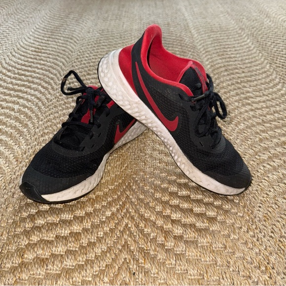Nike Revolution Kids Black and Red Logo Sneakers 5y 5 Youth Running Shoes - Picture 1 of 10